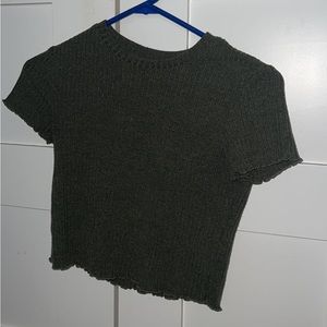 Green cropped short sleeve shirt